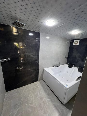 سوئیسی ساحلی زیتون با جکوزی - حمام