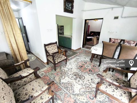 عمو حسن با حیاط سرسبز